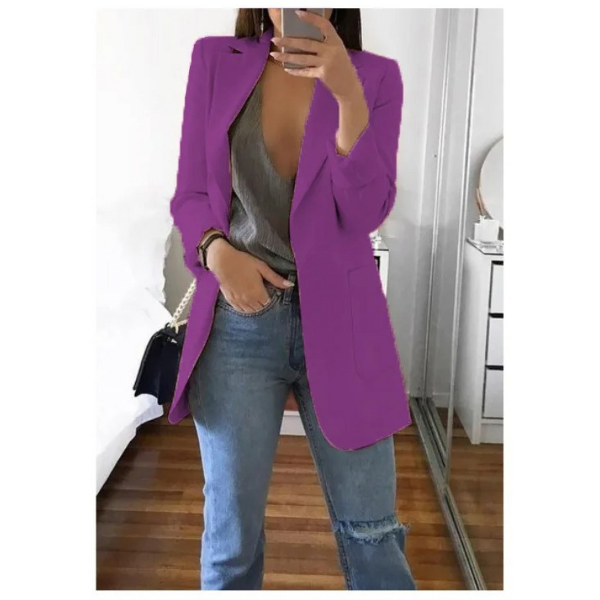 Women's structured blazer in classic fit with notched lapel, single-breasted closure, and welt pockets