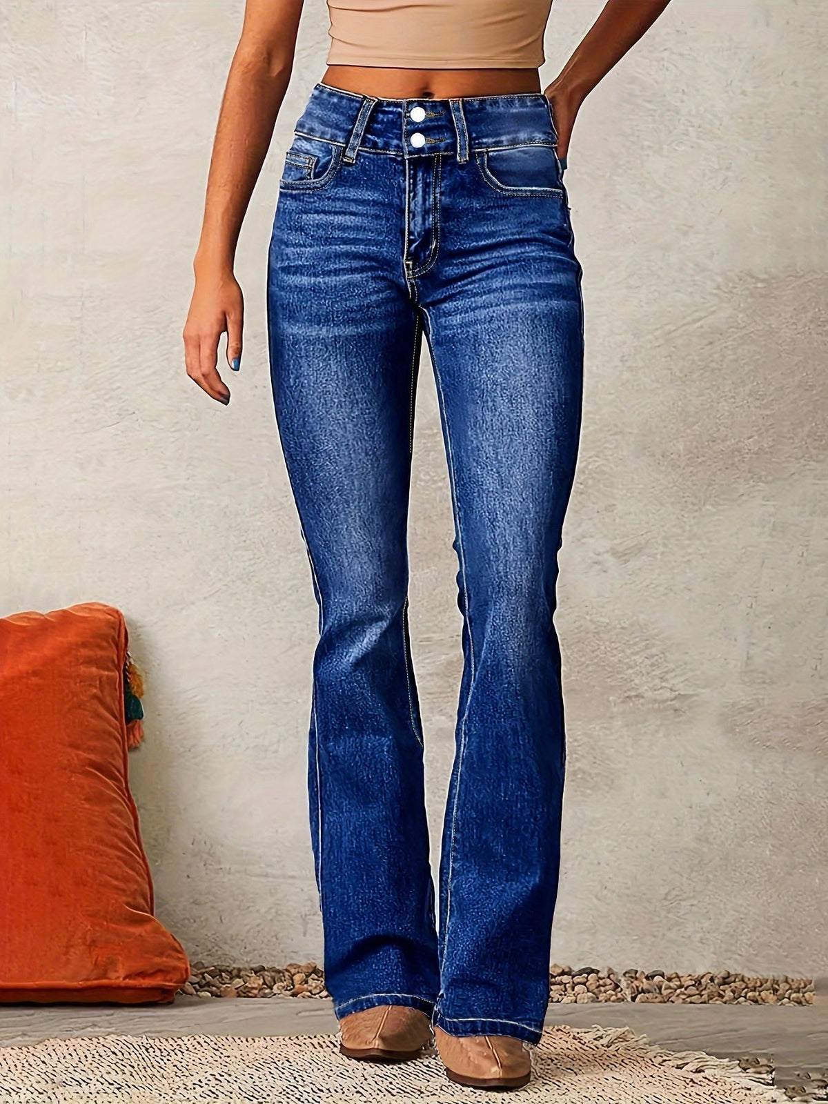 Women's high-waist flare bootcut denim pants with retro-inspired silhouette and winter-weight fabric