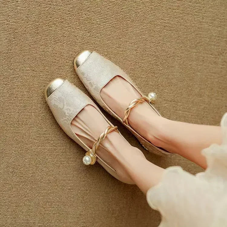 Women's glitter block heel Mary Jane shoes with pearl strap and metallic toe cap, retro style