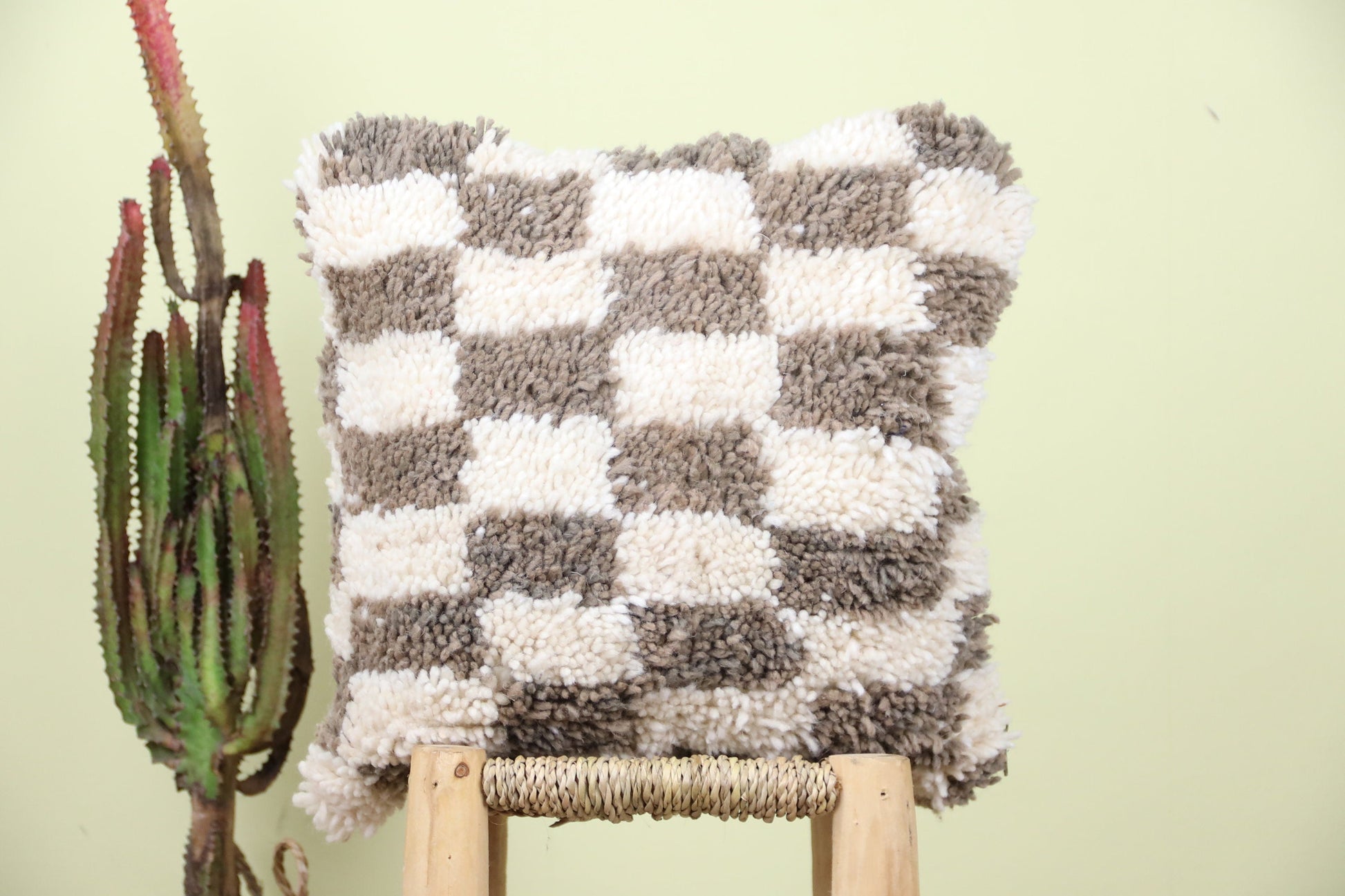 Oumerri Checkered Pillow - Wavlynn