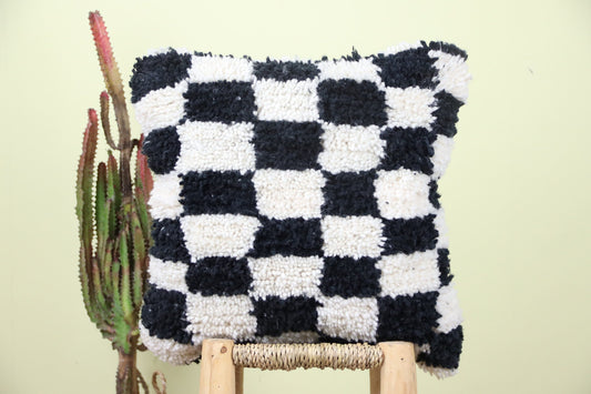 Tinezwa Checkered Pillow - Wavlynn