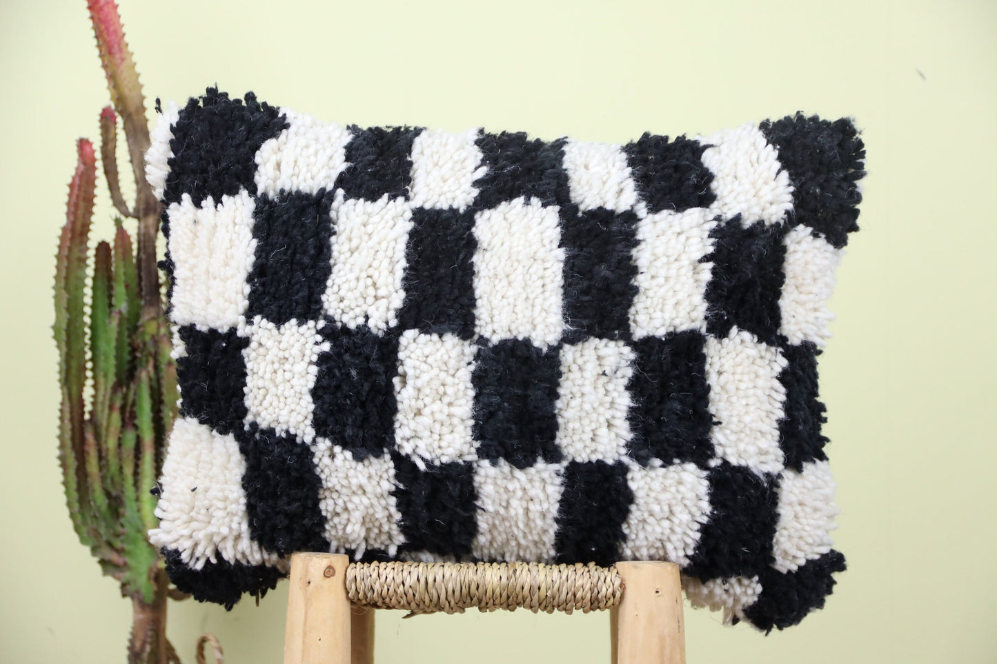 Dadouche Checkered Pillow - Wavlynn