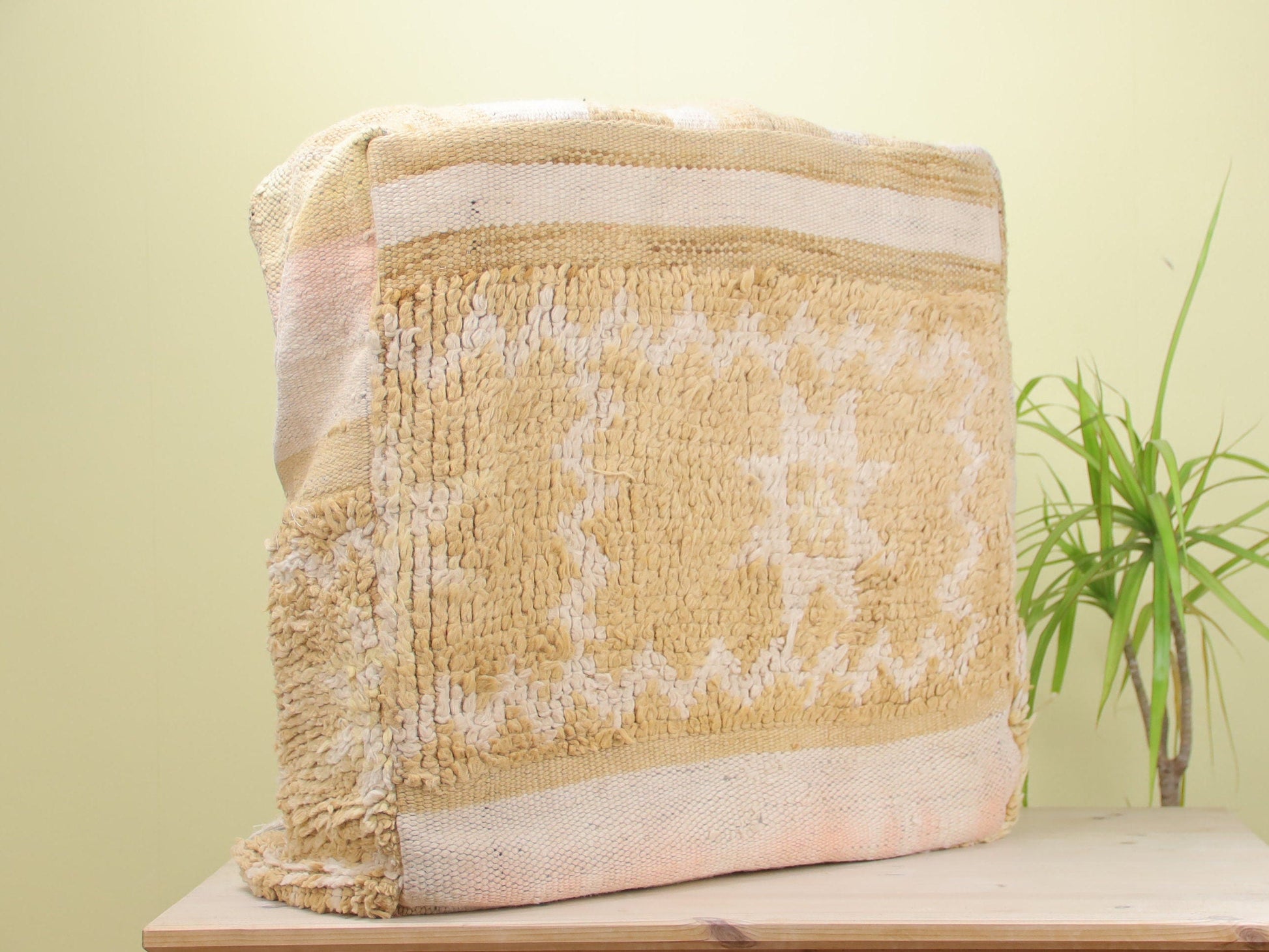 Ilyriador  Moroccan pouf - Wavlynn