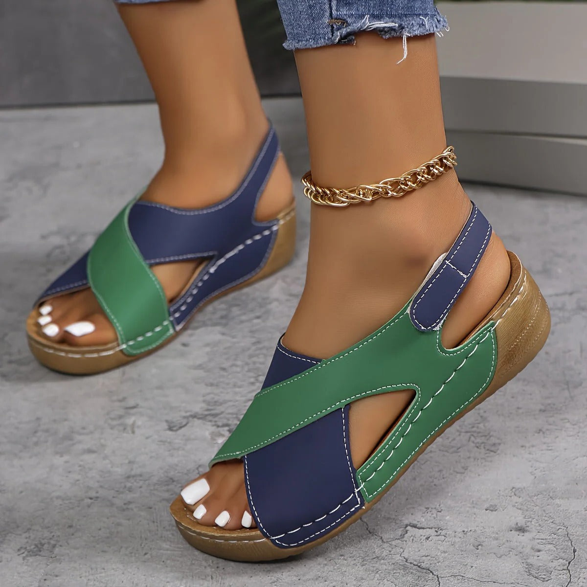 Lightweight open-toe walking sandals with cushioned insole and adjustable strap for casual daily wear