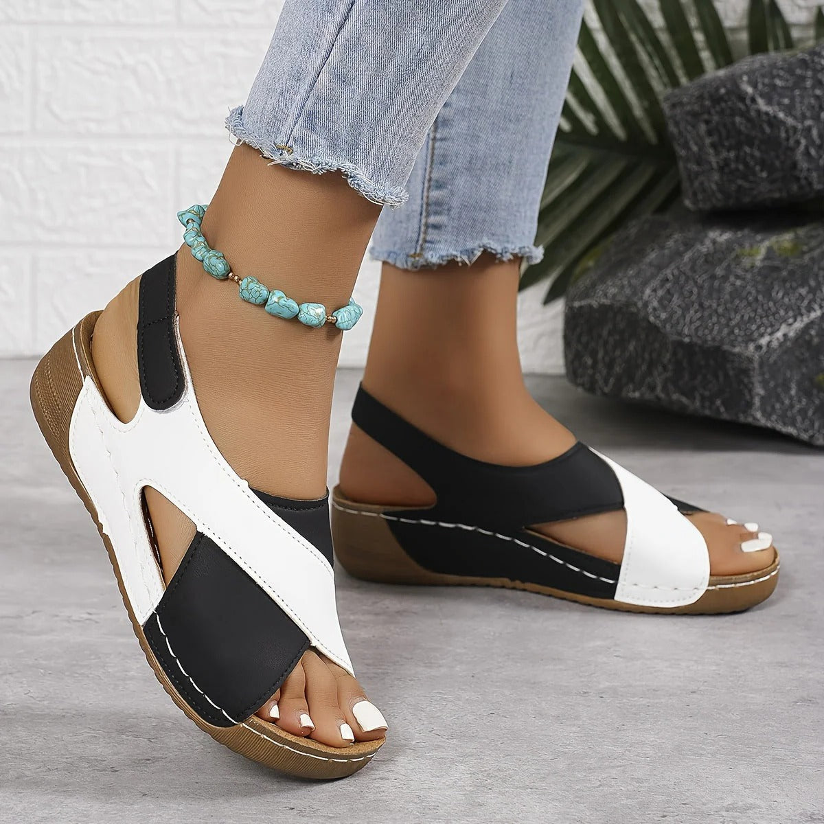 Lightweight open-toe walking sandals with cushioned insole and adjustable strap for casual wear