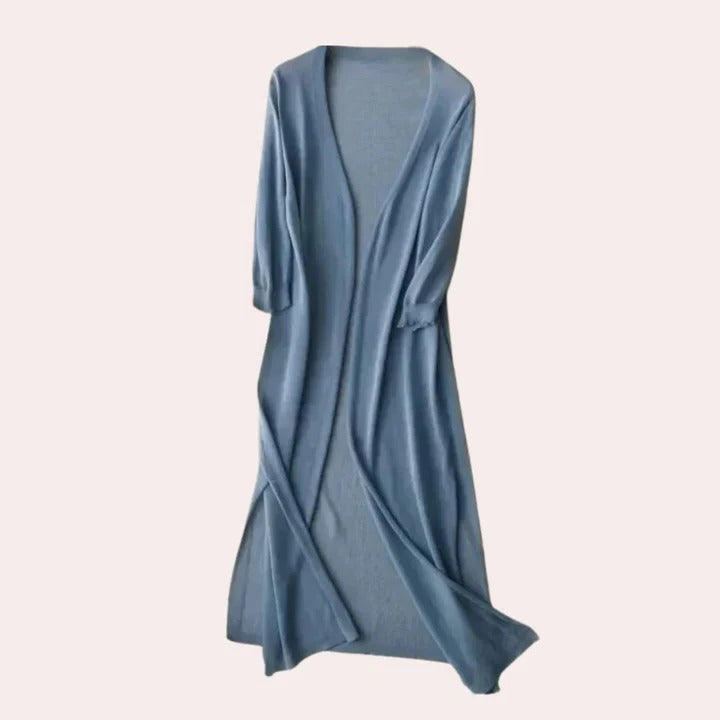 Lightweight women's vest in classic all-season styling with balanced warmth and breathable airflow design