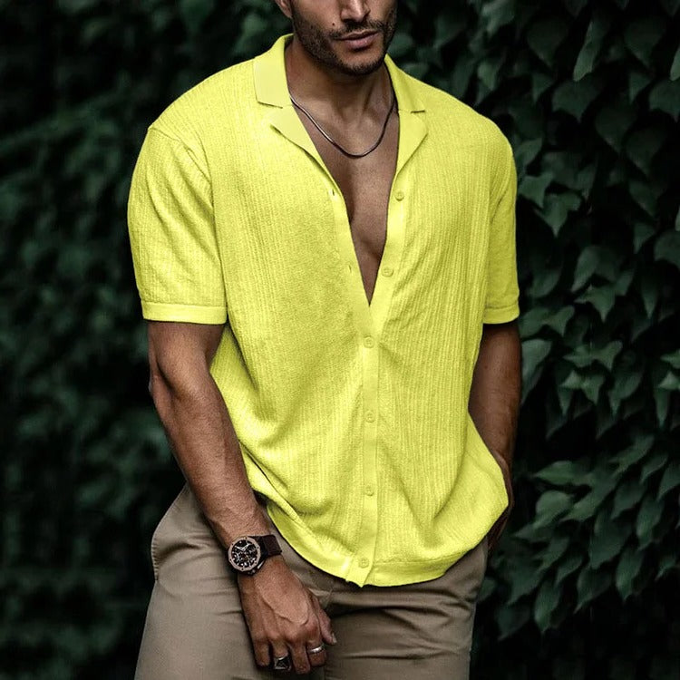 Men's lightweight short sleeve button-down shirt in classic casual style with breathable fabric