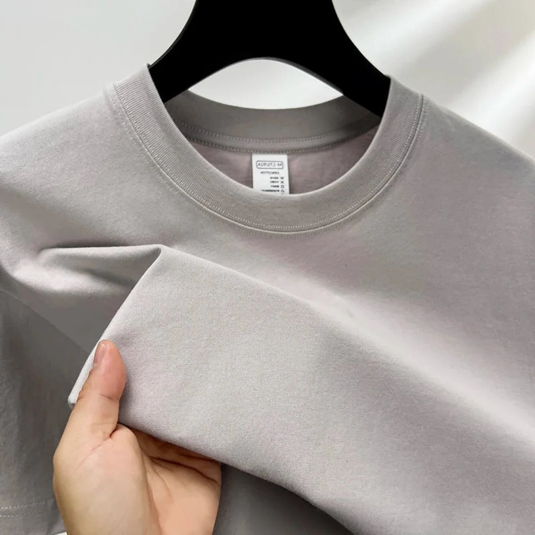 Men's classic crewneck t-shirt relaxed straight-cut fit everyday essential with clean round neckline