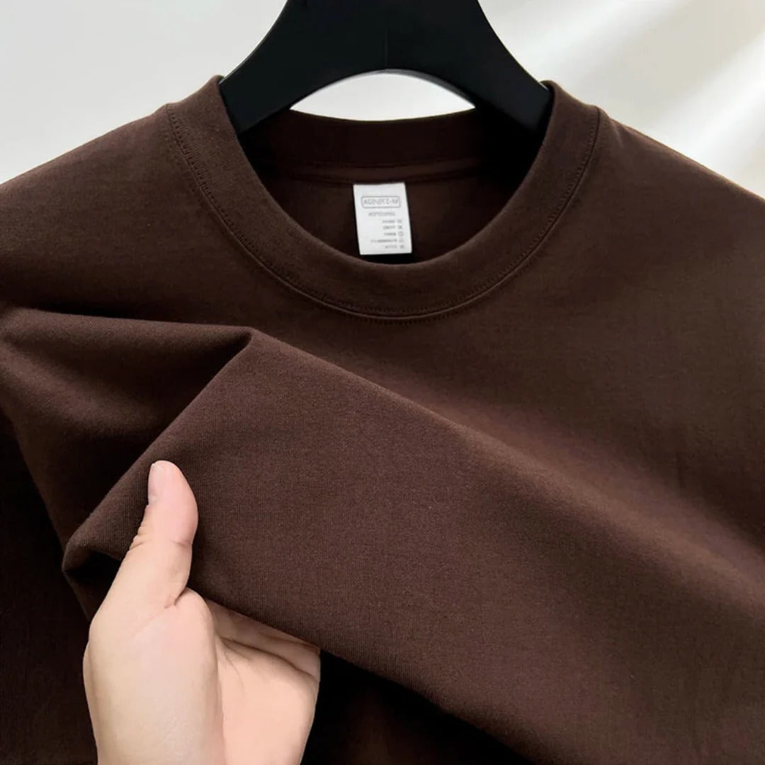 Men's classic crewneck t-shirt relaxed straight-cut fit everyday essential minimalist round neckline
