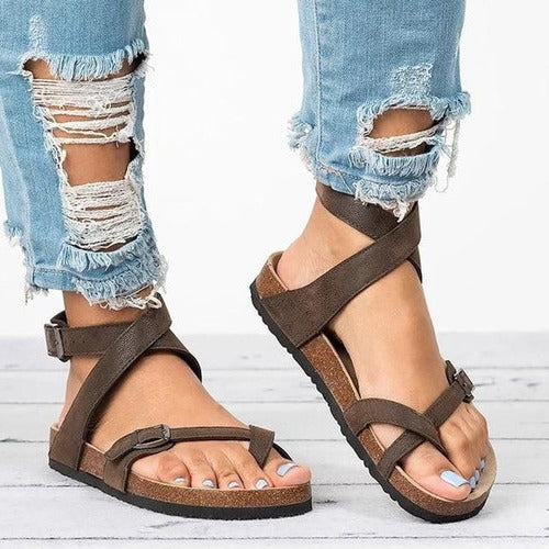 Women's flat casual sandals with adjustable buckle strap in minimalist low-profile design