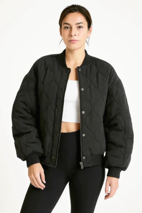 Women's oversized quilted bomber jacket cozy relaxed fit casual winter street-style warmth