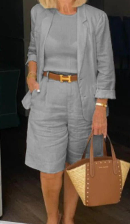 Women's ivory blazer and high-waist Bermuda shorts two-piece suit set with 3/4 sleeves