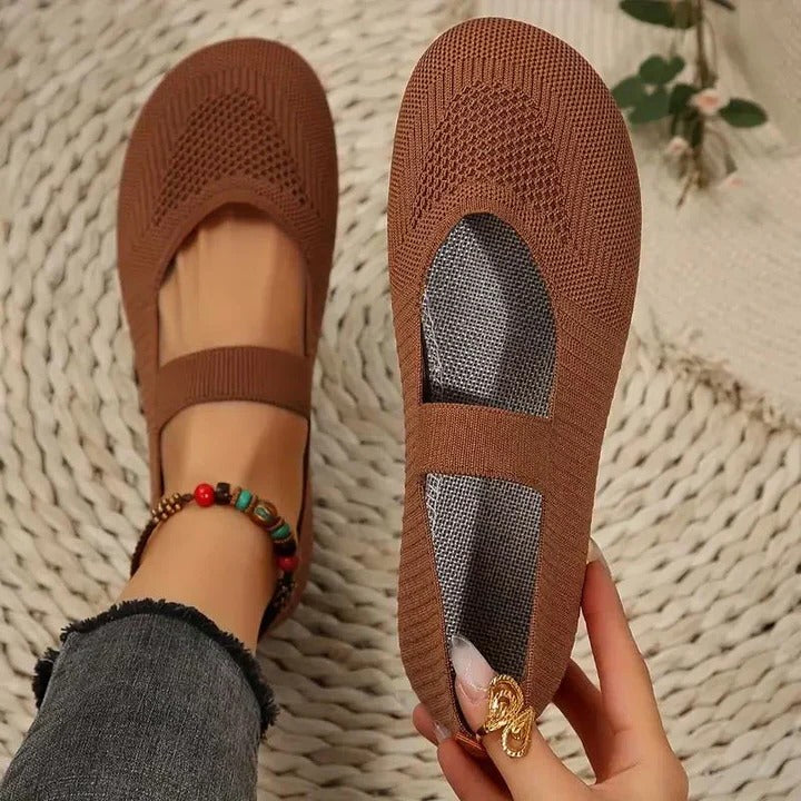 Women's casual slip-on slippers with soft padded insole and non-slip textured sole