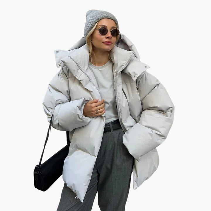 Women's lightweight puffer jacket hip-length regular fit packable outerwear for travel and everyday wear