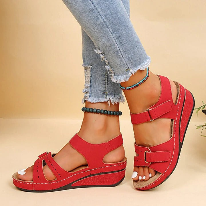 Adjustable strap open-toe sandals with cushioned sole, casual flat style for everyday wear