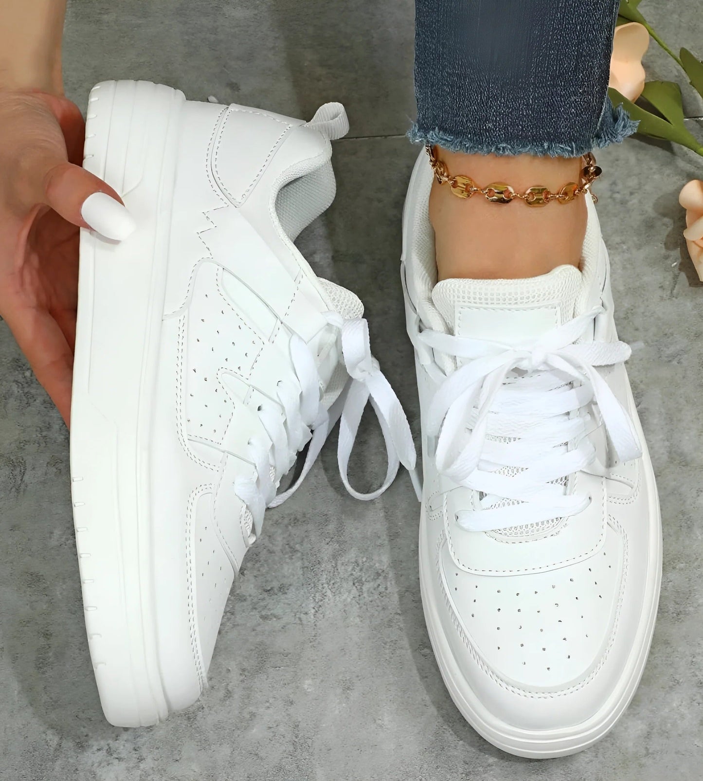 Women's low-cut closed-toe daily sneakers in neutral tones with streamlined silhouette for all-day comfort