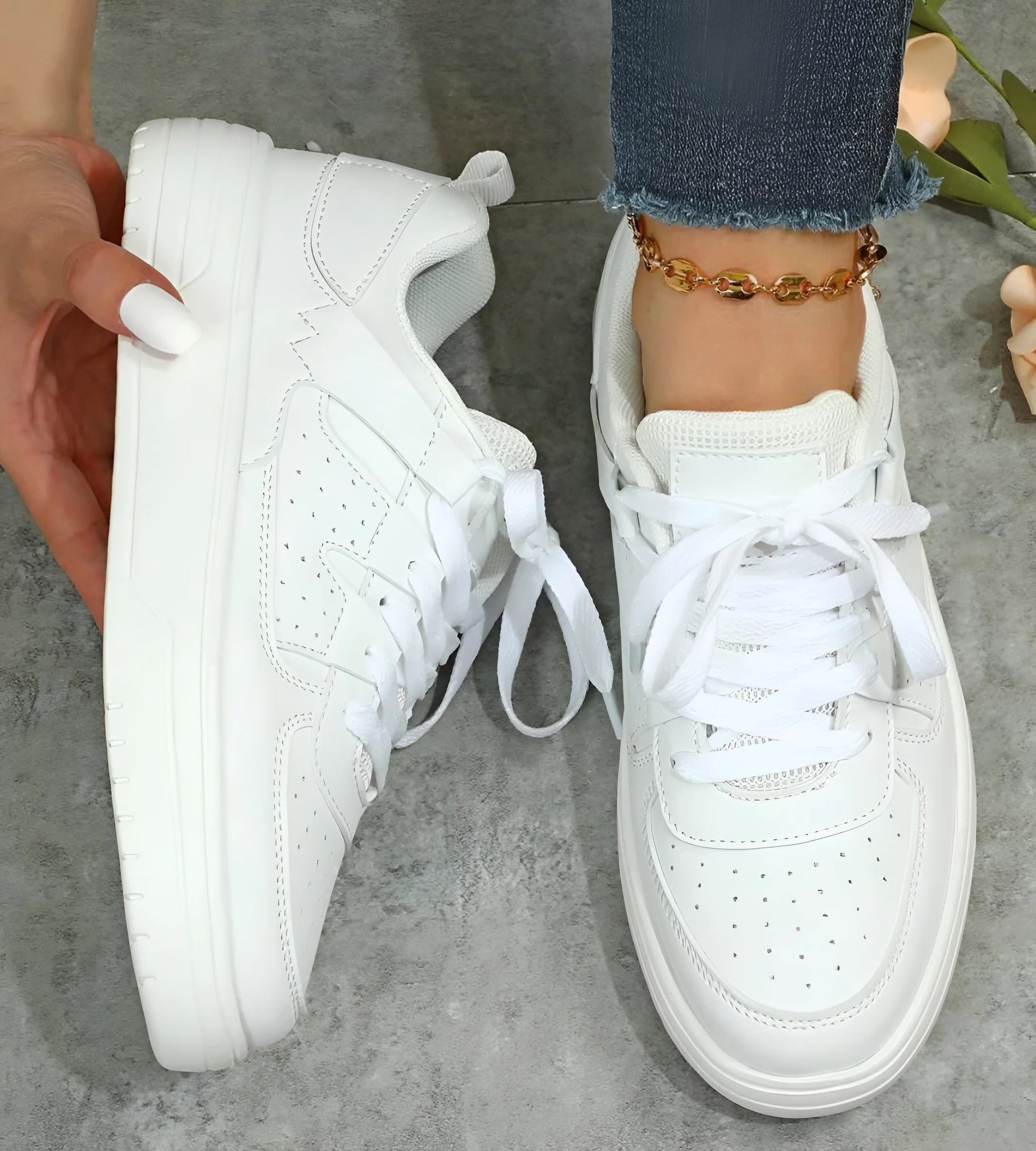 Women's low-cut closed-toe daily sneakers in neutral tones with streamlined silhouette for all-day comfort