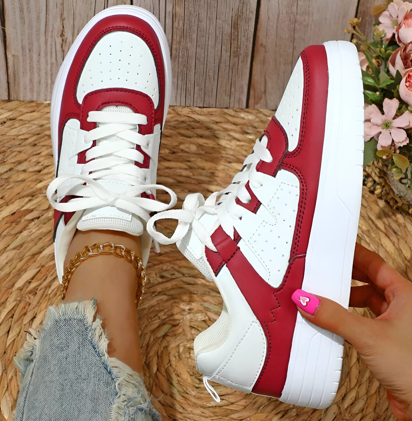Women's low-cut closed-toe daily sneakers in neutral tones with clean streamlined silhouette