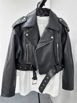 Vintage-inspired cropped coat relaxed fit everyday layering cold weather essential clean silhouette