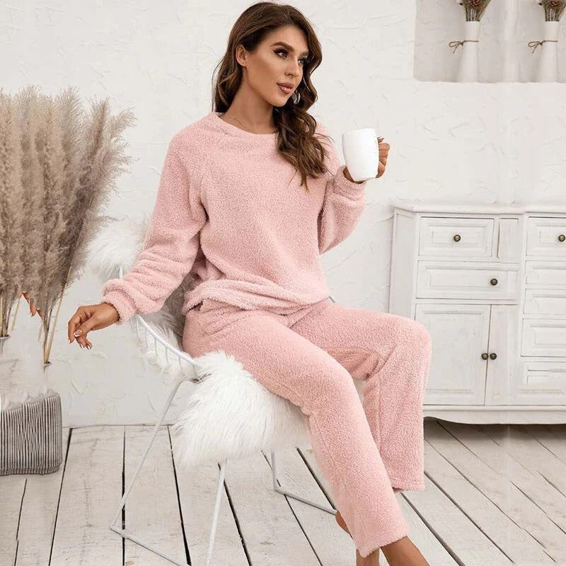 Women's soft fleece loungewear set, relaxed fit long sleeve top and pants, cozy two-piece style