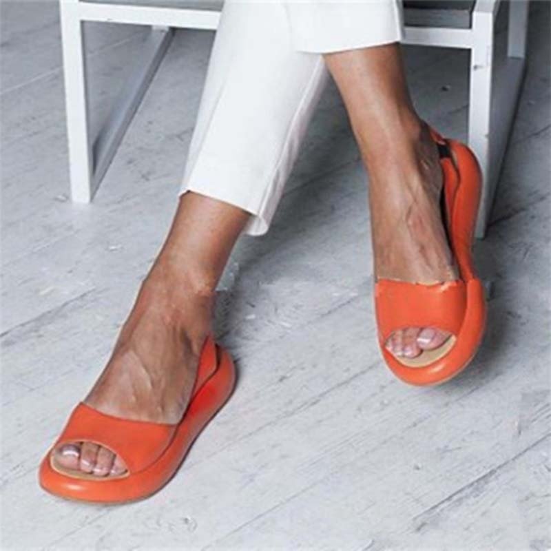 Elina women's flat summer sandals in neutral tone with elastic back strap and vegan leather finish