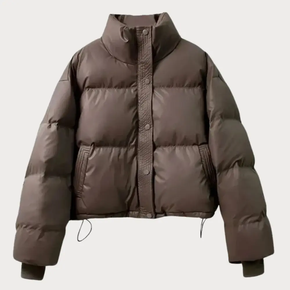 Cropped puffer jacket in a snug fit with zip-up closure, perfect for layering streetwear looks