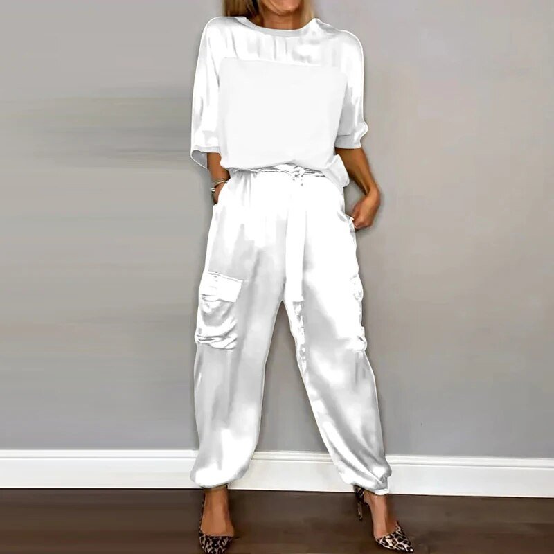 Luna relaxed matching clothing set in neutral tones, casual chic style with soft breathable fabric