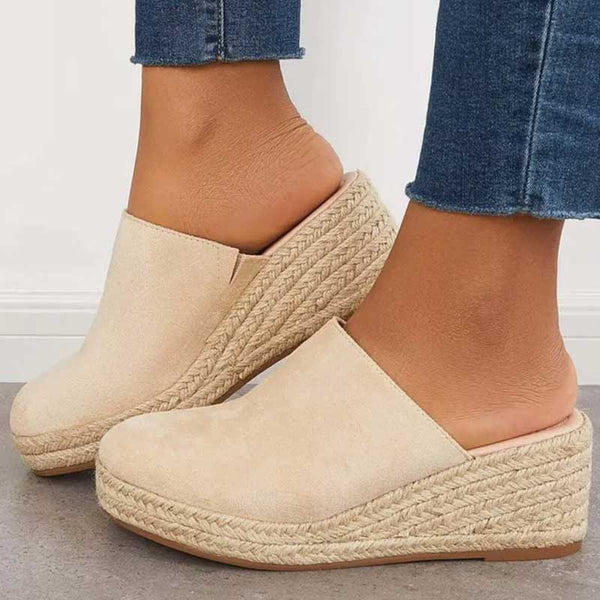 Iris women's sandals in neutral tones, supportive cushioned sole with refined elegant silhouette