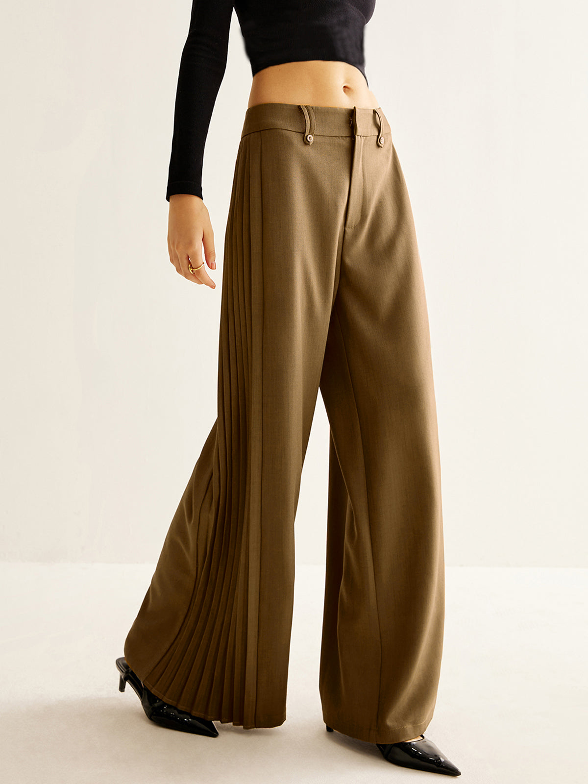 Black wide-leg pleated pants with side pleats, mid-waist woven fabric for casual elegant style