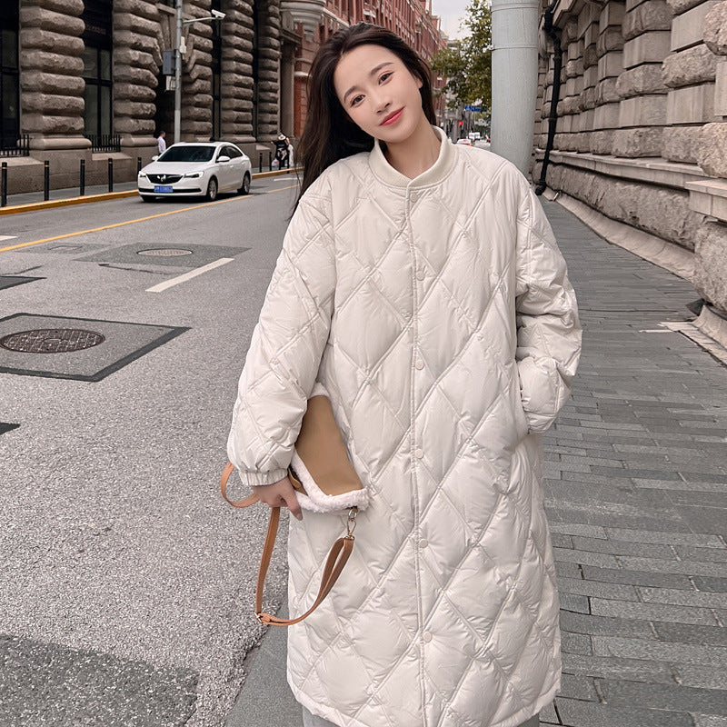 Loose down jacket in neutral tone, oversized silhouette with relaxed fit and cozy puffer style