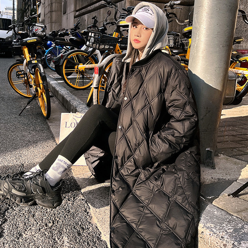 Loose down jacket in neutral tone, relaxed oversized fit with padded quilted design