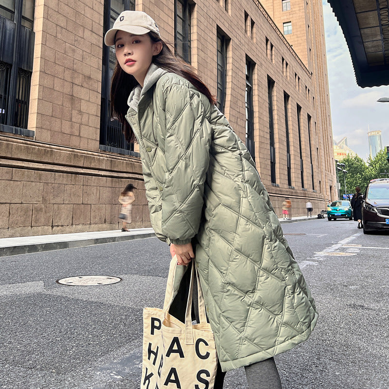 Loose down jacket in neutral tone, oversized silhouette with relaxed fit and quilted puffer detailing