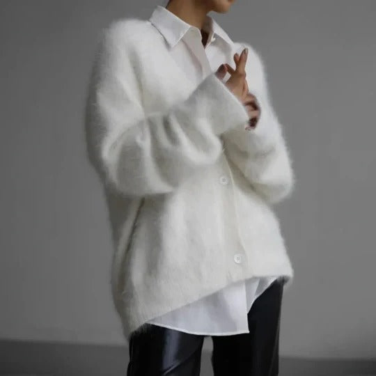 Women's soft-touch knit sweater classic round neck streamlined silhouette for everyday layering