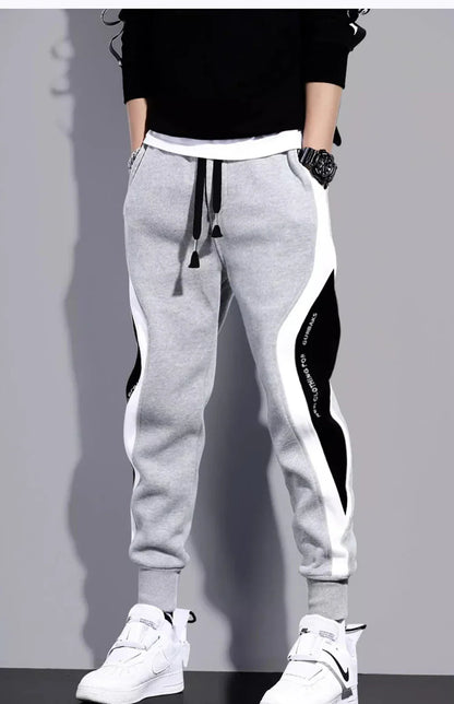 Men's loose fit sports pants with colorblock patchwork side panels, relaxed silhouette for spring