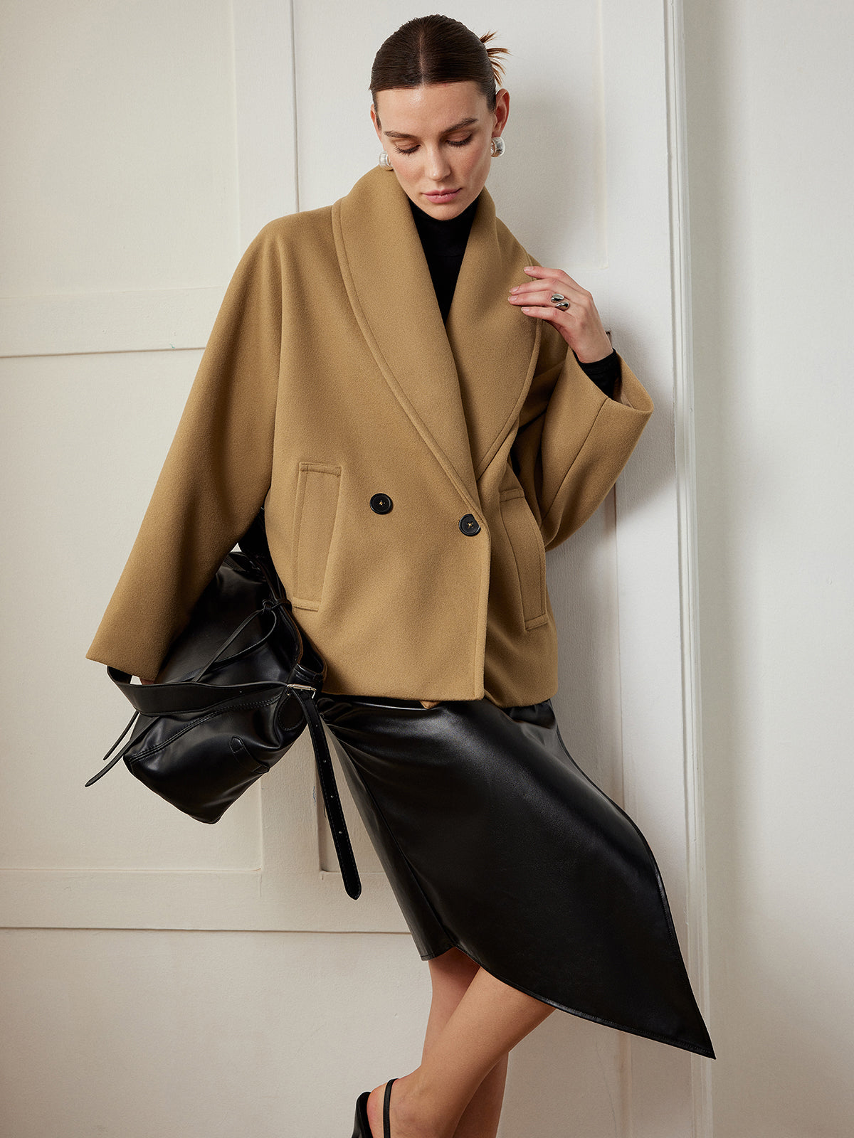 Tweed loose shift coat with front pockets, long sleeves, warm casual-elegant style