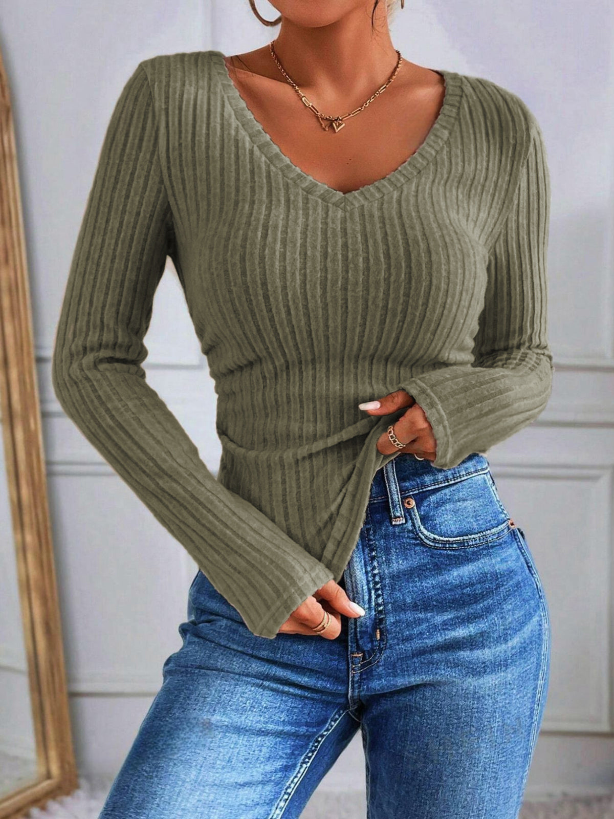 White ribbed long sleeve V-neck skinny T-shirt with pleated detail, casual romantic style
