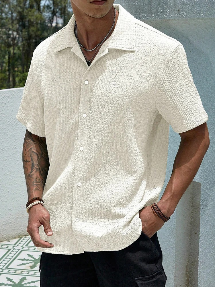 Men's relaxed-fit short sleeve shirt in textured cotton blend with classic button-front closure