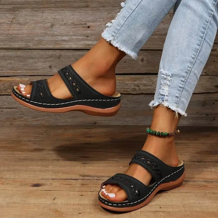 Claire women's casual summer sandals with adjustable hook-and-loop strap and textured rubber sole