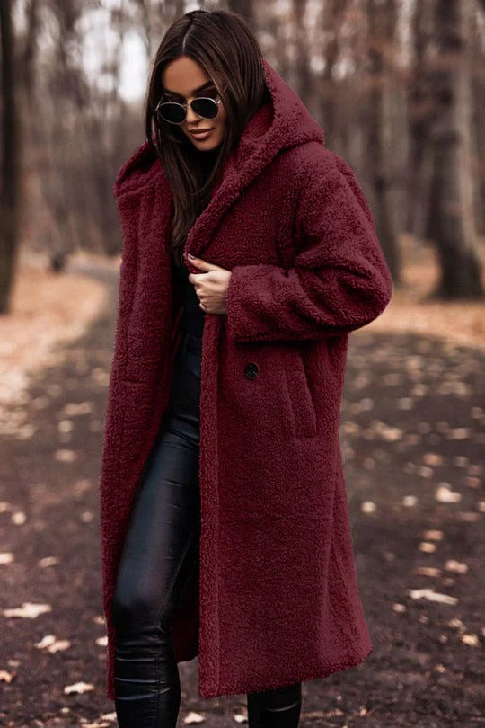 Structured mid-length winter coat with high collar, waist belt, button closure and insulating thick fabric